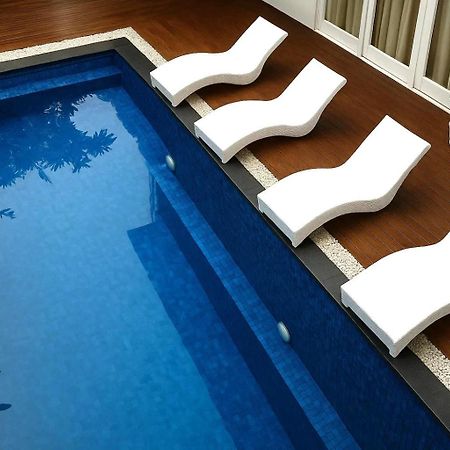 Lumiere Hotel Джили Трауанган Екстериор снимка